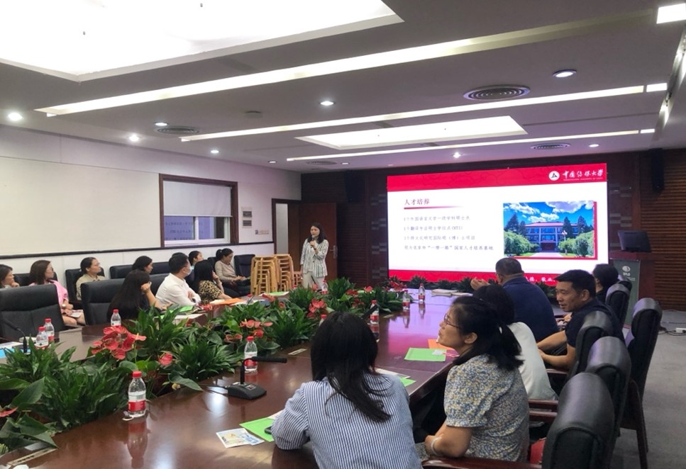 餐厅里的人们  中度可信度描述已自动生成